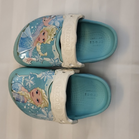 Disney Frozen Elsa Crocs - Picture 5 of 8